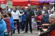 Schwestern (Brüder) in eins nun die Hände ...