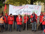 Nevin (unter dem WIR) auf einer Kundgebung in Nürtingen / Copyright IG Metall Esslingen Nevin (unter dem WIR) auf einer Kundgebung in Nürtingen / Copyright IG Metall Esslingen