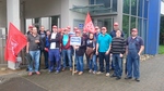 Tarifrunde 2015 - Warnstreik bei Nagel (Sabine mit Schild) / Copyright: IG Metall Esslingen Tarifrunde 2015 - Warnstreik bei Nagel (Sabine mit Schild) / Copyright: IG Metall Esslingen